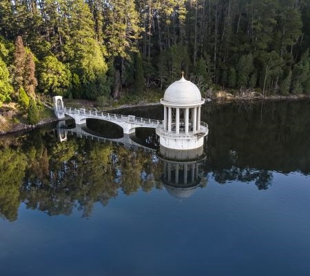 Maroondah reservoir with white rotunda in the water