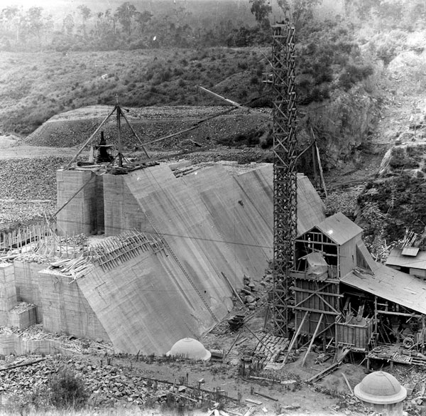 Black and white historic photo of Maroondah Dam wall construction