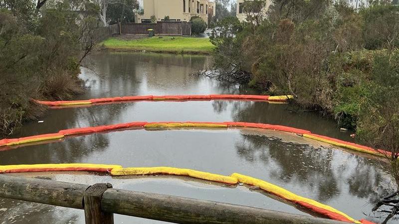 Pollution booms deployed in Kananook Creek
