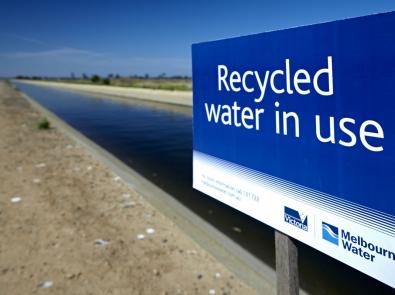 Melbourne Water sign saying 'Recycled Water in Use'