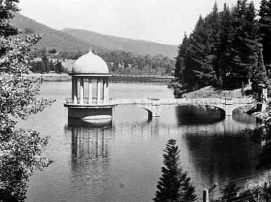 Black and white historic photo of the Maroondah Reservoir outlet tower