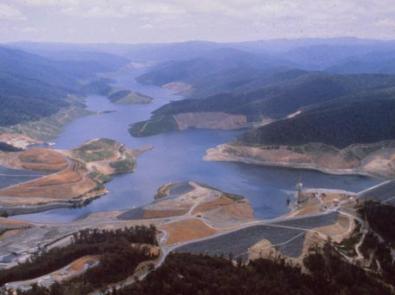 Aerial image of a partially-full Thomson Reservoir, taken in the mid-1980s.