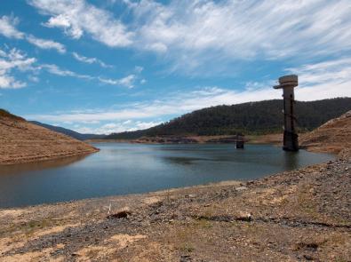 Thomson Reservoir at one of its lower points, in 2008